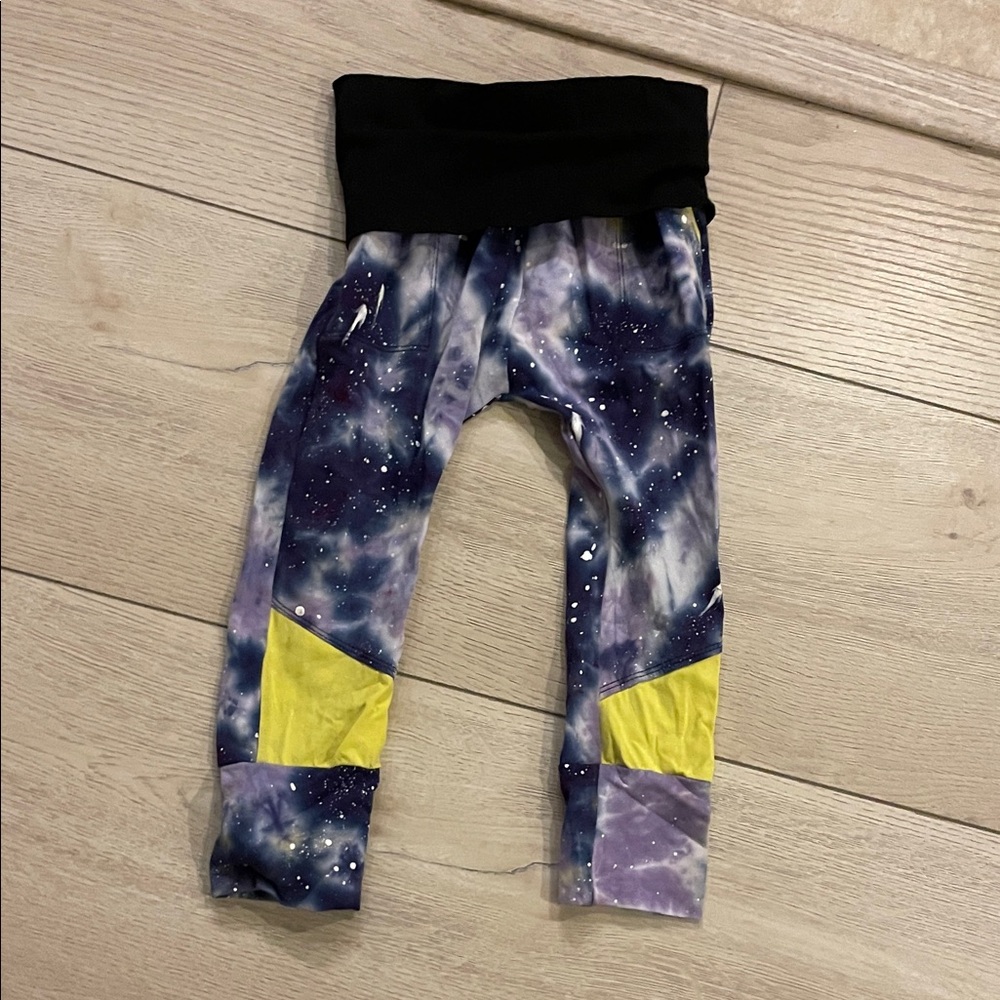 Kids Galaxy Print Leggings with Yellow Highlights